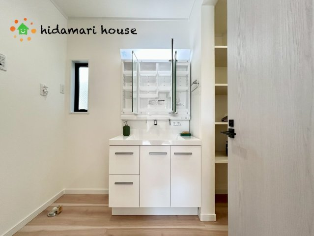 西区佐知川　新築戸建　ルシェールCの独立洗面台