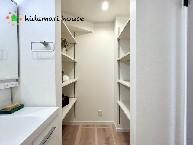 西区佐知川　新築戸建　ルシェールCの収納