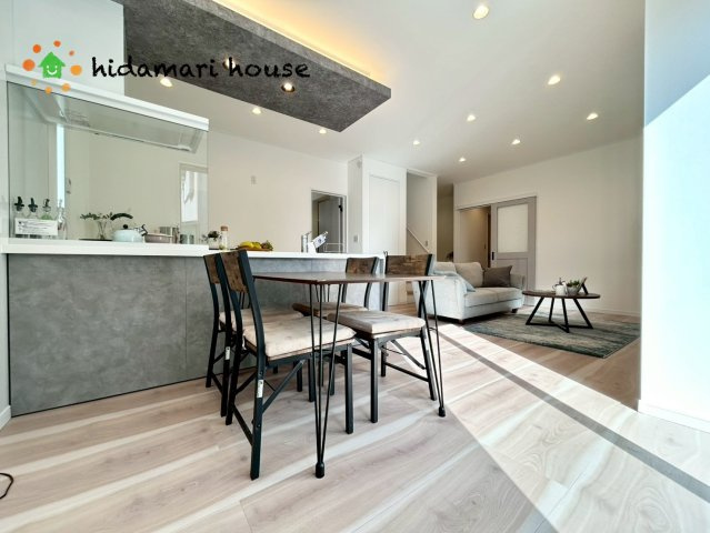 西区佐知川　新築戸建　ルシェールCの居間・リビング