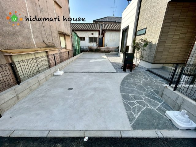 西区佐知川　新築戸建　ルシェールCの駐車場