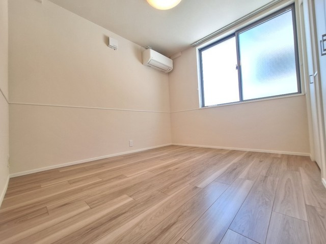 シャンベールの洋室