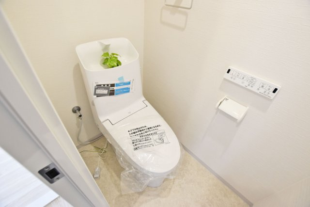 ワコーレグラン山の手のトイレ|一年を通して快適に利用できる温水洗浄便座付きトイレです。