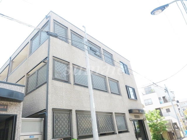 ヴィラージュシャルマンの外観|3階建です☆