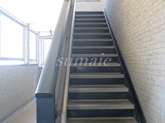 ヴィラージュシャルマンのその他共用部分|階段です☆