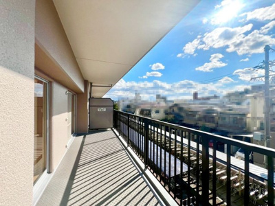 【バルコニー】 | メゾンドール浜寺北 | 【３面引き回しバルコニー】開放感のあるバルコニーです♪お洗濯も楽々快適に干せますよ♪