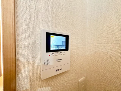 【防犯設備】 | メゾンドール浜寺北 | 【TVモニター付きインターフォン】 防犯設備として欠かせないTVモニター付きインターフォンがあります♪
