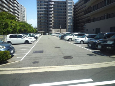 【駐車場】 | メゾンドール浜寺北 | 湊はなぞの幼稚園まで徒歩８分！小さなお子様のいるご家庭も安心ですね！