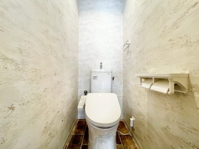 【トイレ】 | メゾンドール浜寺北 | 【トイレ新調】温水便座洗浄便座ですので、寒い日も温かい便座で安心して使用していただけますよ！