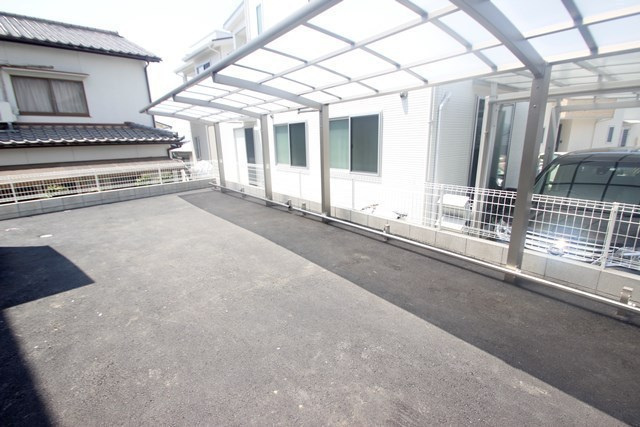 ＰＬＥＩＮ　ＳＯＬＥＩＬ　東霞町の駐車場