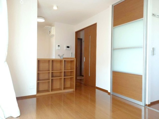 プレジール津志田の居間・リビング