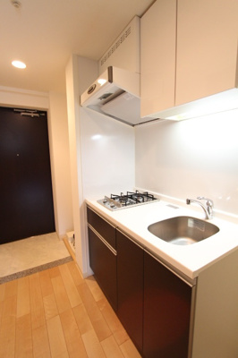 【玄関】 | プラウドフラット鶴見Ⅱ | キッチンやフローリングの色が異なる場合がございますので、現地にて確認下さい。※参考写真