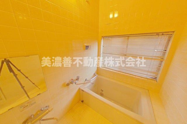 ６６２０３　岐阜市長良中古戸建の浴室