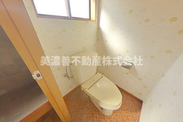 ６６２０３　岐阜市長良中古戸建のトイレ|2階トイレ