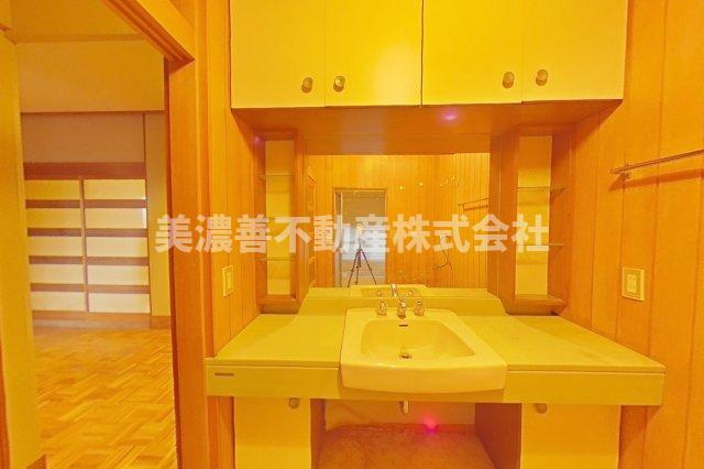 ６６２０３　岐阜市長良中古戸建の洗面所