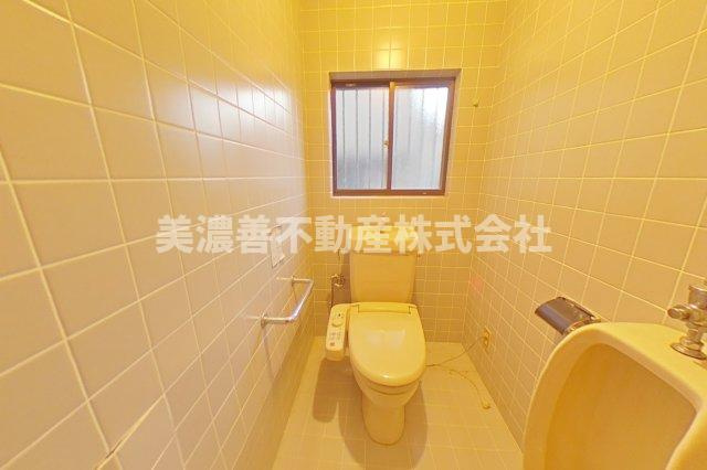 ６６２０３　岐阜市長良中古戸建のトイレ