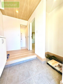 【玄関】 | 並列2台駐車　長期優良住宅　大穴北27期　1棟 | 施工例