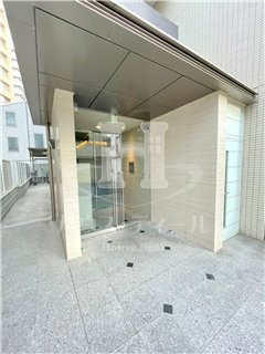 【エントランス】 | リリー・ラ・アルディス | ゆとりのあるエントランスです