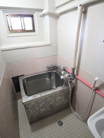 磯松マンションの浴室