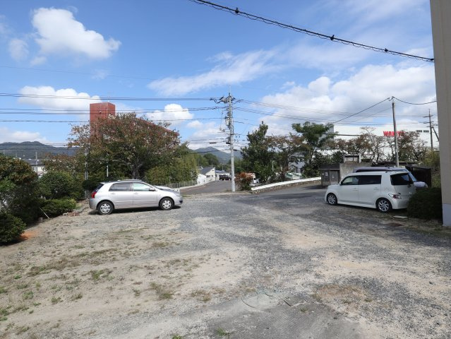 磯松マンションの駐車場