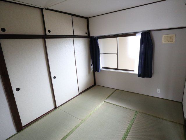 磯松マンションの和室