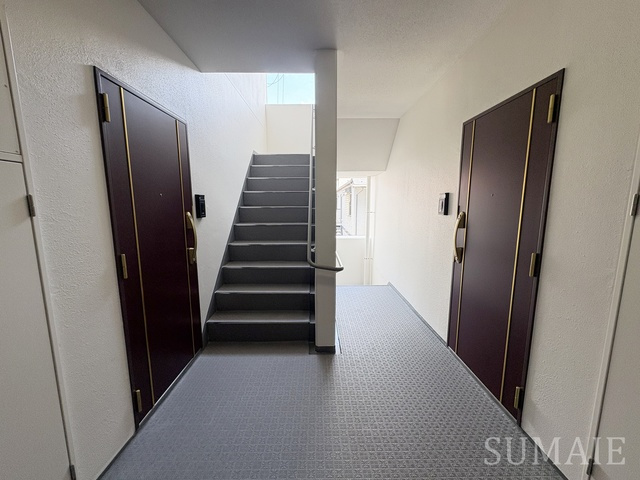 メゾンドビューラシーヌⅢのその他共用部分|階段です☆