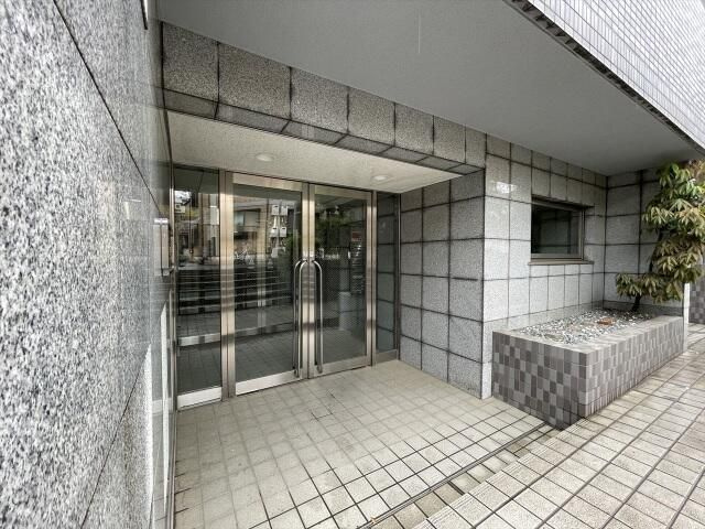 スカイコート新宿落合第６のエントランス