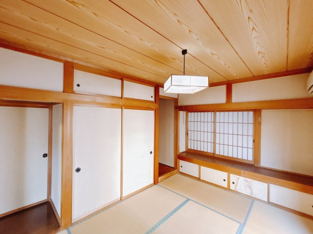 【中古戸建】高崎市飯塚町の和室|■1階和室｜和室でしか味わえない畳ならではの香りや素材で和のやすらぎを感じてください♪休日はお子様とお昼寝するのにも最適です！