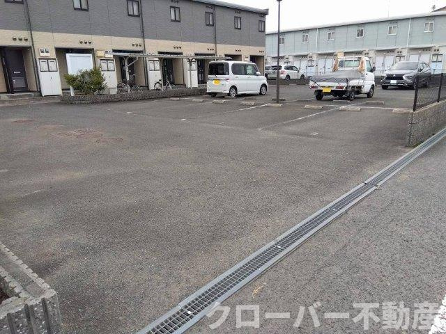 レオパレス金倉Ⅱの駐車場
