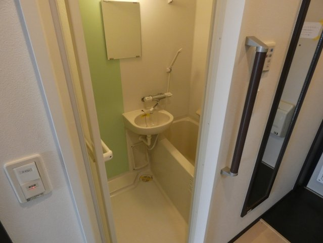 apartmentAのシャワールーム|浴室です