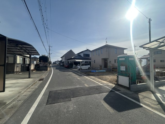 新築　太田市世良田町第5　クレイドルガーデン　1号棟の前面道路含む現地写真|現地写真　北側接道幅員約6ｍ