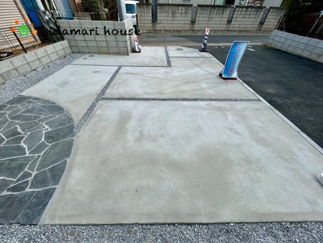 西区佐知川　新築戸建　ルシェールAの駐車場