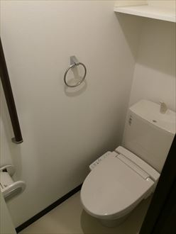 ニューリバーのトイレ|温水洗浄便座付きです