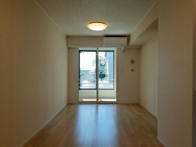 【居間・リビング】 | ヴィオレッタ | 居間です