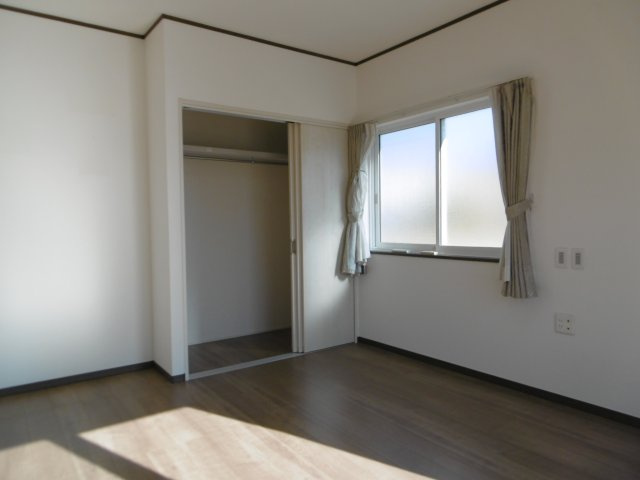 つくば市春風台　東南角地の洋室|1階　7.3帖の洋室