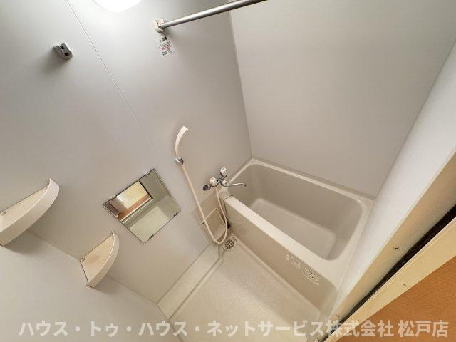 クレフラスト松戸吉井町Ｂ棟の浴室