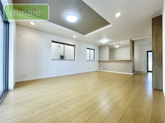 【居間・リビング】 | 室内物干し・食洗機付　LDK高天井　三山2　1棟 | 施工例