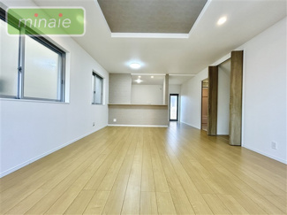 【居間・リビング】 | 室内物干し・食洗機付　LDK高天井　三山2　1棟 | 施工例