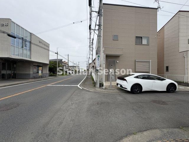 【外観】 | 角地につき２方から採光・通風を取り込むことができ、１日を通して快適にお過ごしいただけます♪