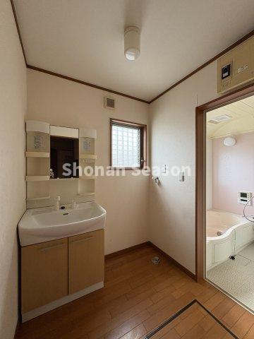 【独立洗面台】 | 水廻り集中設計で家事動線も良好です！