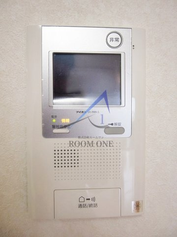 ルーブル都立家政参番館のセキュリティ|モニター付きインターホンです。
