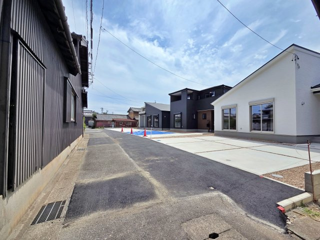 【前面道路含む現地写真】 | 知多市金沢郷中第2　2号棟【仲介手数料0円】