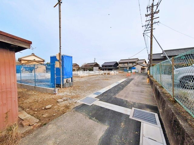 【前面道路含む現地写真】 | 知多市金沢郷中第２　4号棟