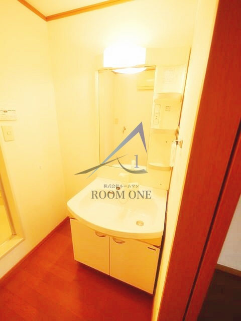 ヴィラージュシャルマンの洗面所|独立洗面台です。