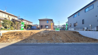 【前面道路含む現地写真】 | 開放感があるため、間取りや庭をゆったりと配置できます！