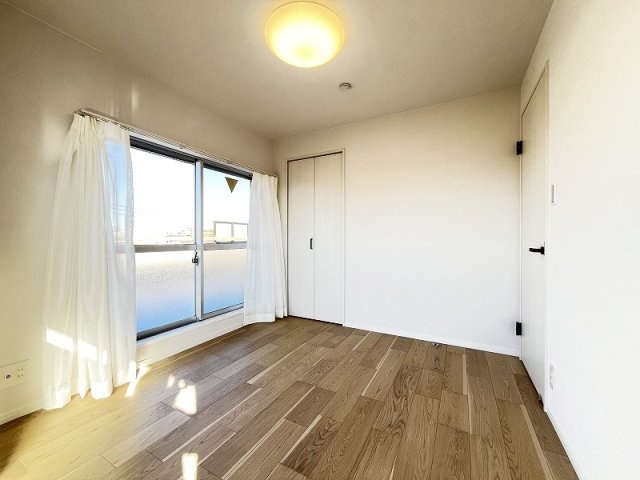 【寝室】 | ライオンズマンション大泉学園　(保谷店) | 4.8帖/全居室収納完備しお部屋を広くお使いいただけます。