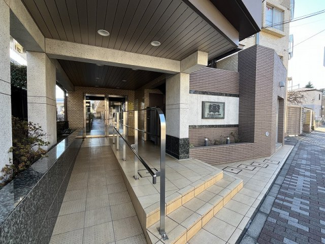  | ライオンズマンション大泉学園　(保谷店) | 小学校まで徒歩4分、お子様の登下校も安心できます。