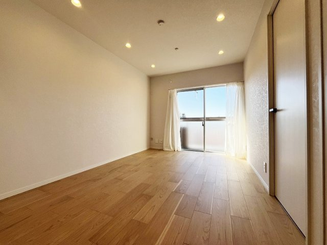 【居間・リビング】 | ライオンズマンション大泉学園　(保谷店) | ナチュラルな美しさを放つリビング。開放的な空間でゆったりとやすらぎに包まれた時をお過ごしください。