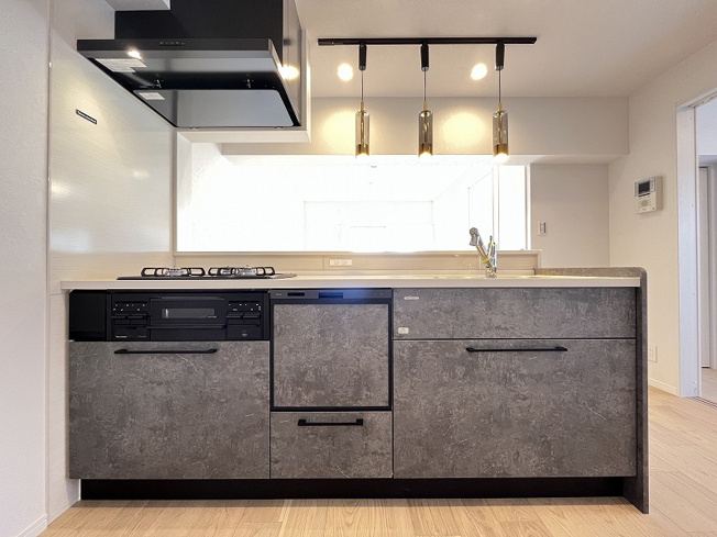 【キッチン】 | ライオンズマンション大泉学園　(保谷店) | 浄水器内臓シャワー水栓・食洗機付のシステムキッチン。