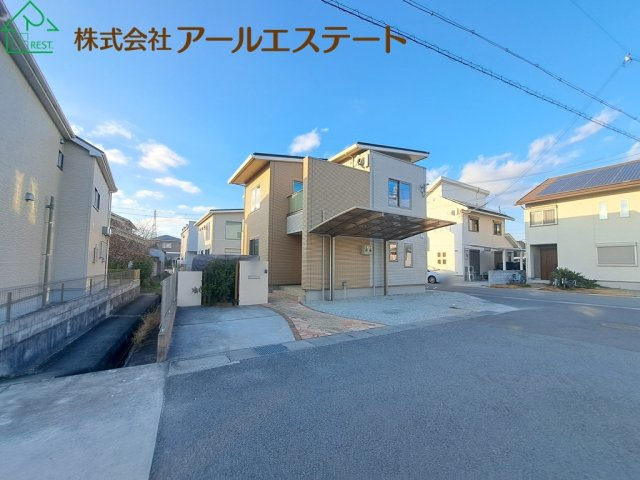 姫路市花田町上原田　　中古戸建の前面道路含む現地写真
