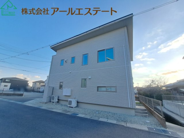 姫路市花田町上原田　　中古戸建の前面道路含む現地写真